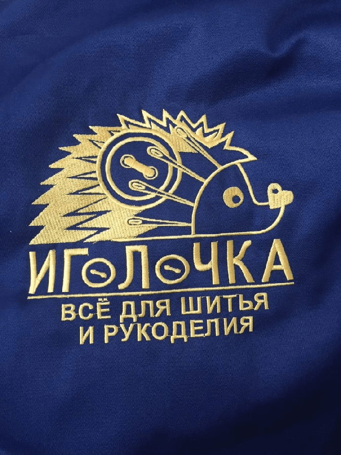 Логотип на заказ в москве. Вышивка логотипа на одежде. Машинная вышивка на одежде. Машинная вышивка логотип. Вышитые эмблемы на одежду.